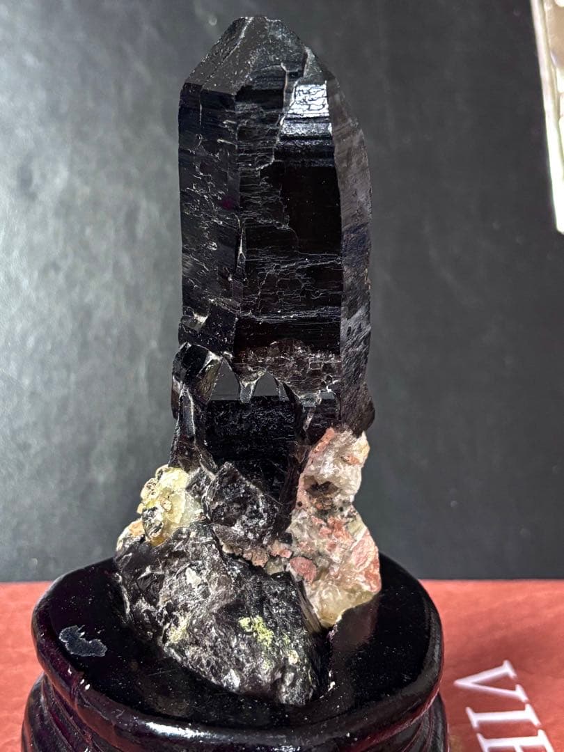 【超希少】天然モリオン 黒水晶(山東省産)鉱山閉鎖 台座付き