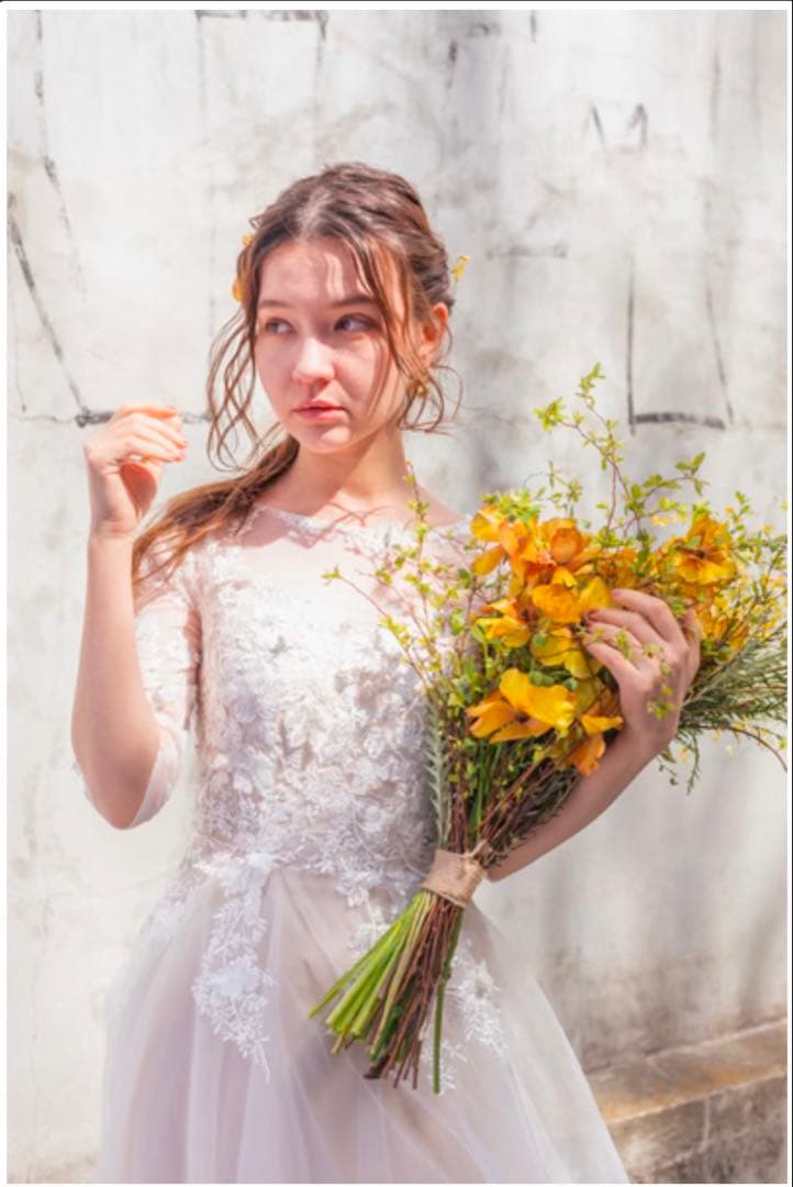 ウェディングドレス フラワーモチーフ刺繍長袖 Aライン