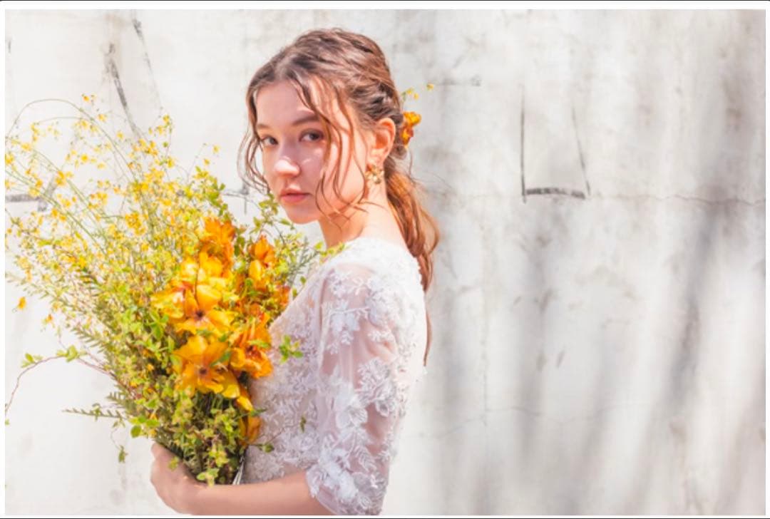 ウェディングドレス フラワーモチーフ刺繍長袖 Aライン