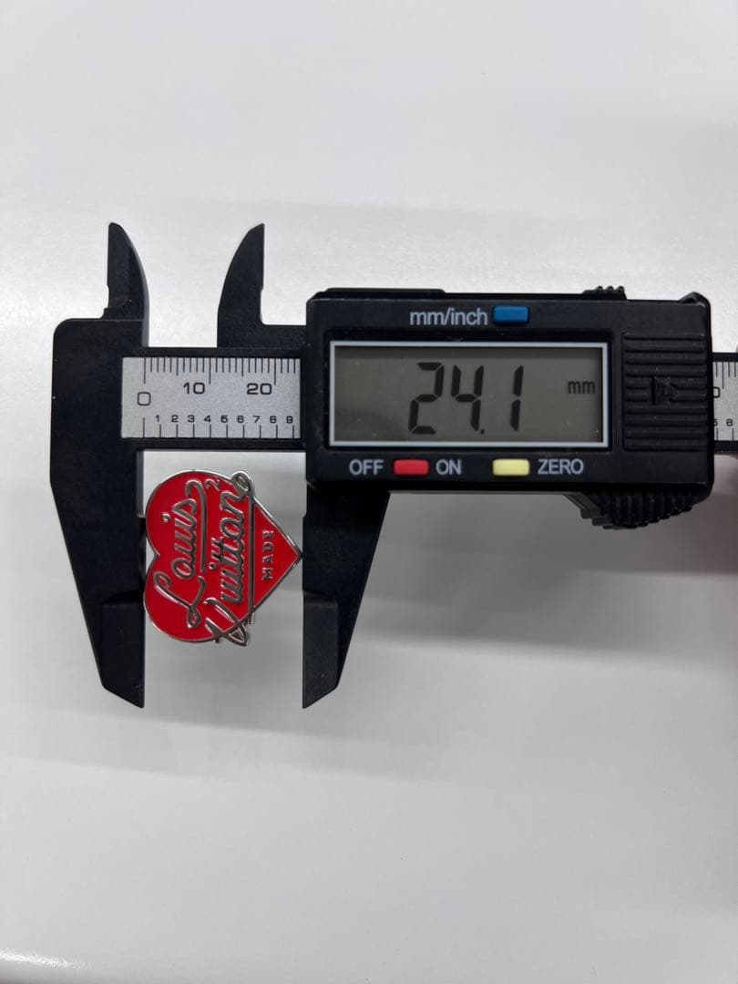 LOUIS VUITTON NIGOコラボハートブローチ