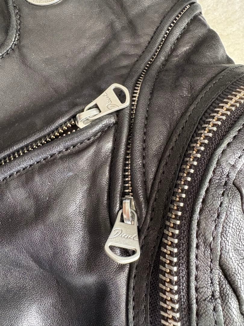 【お値下げ中】【美品】DIESEL レザーチェーンバッグ