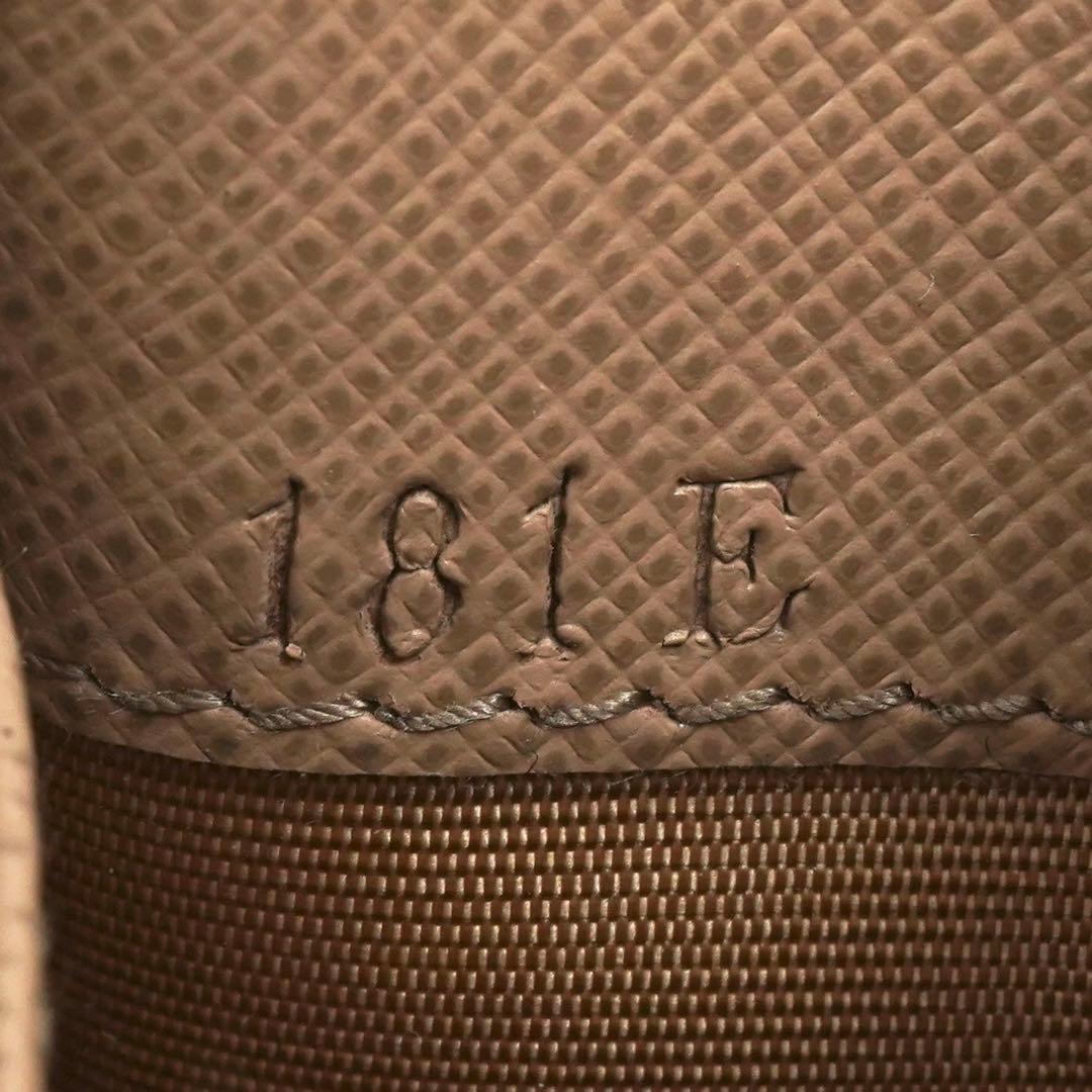 ✨未使用に近い　PRADA ミニ財布　サフィアーノレザー　三角プレート　ベージュ