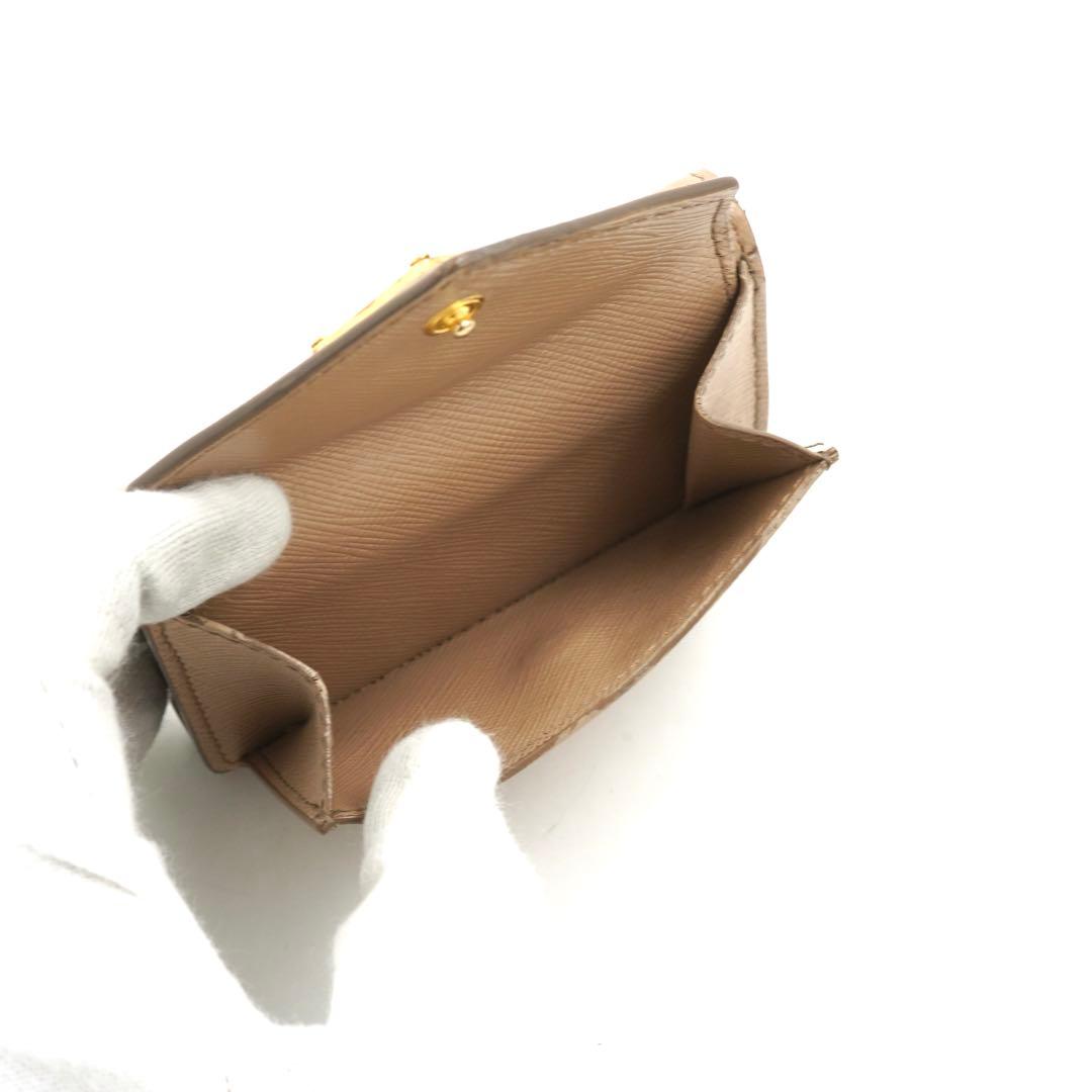 ✨未使用に近い　PRADA ミニ財布　サフィアーノレザー　三角プレート　ベージュ