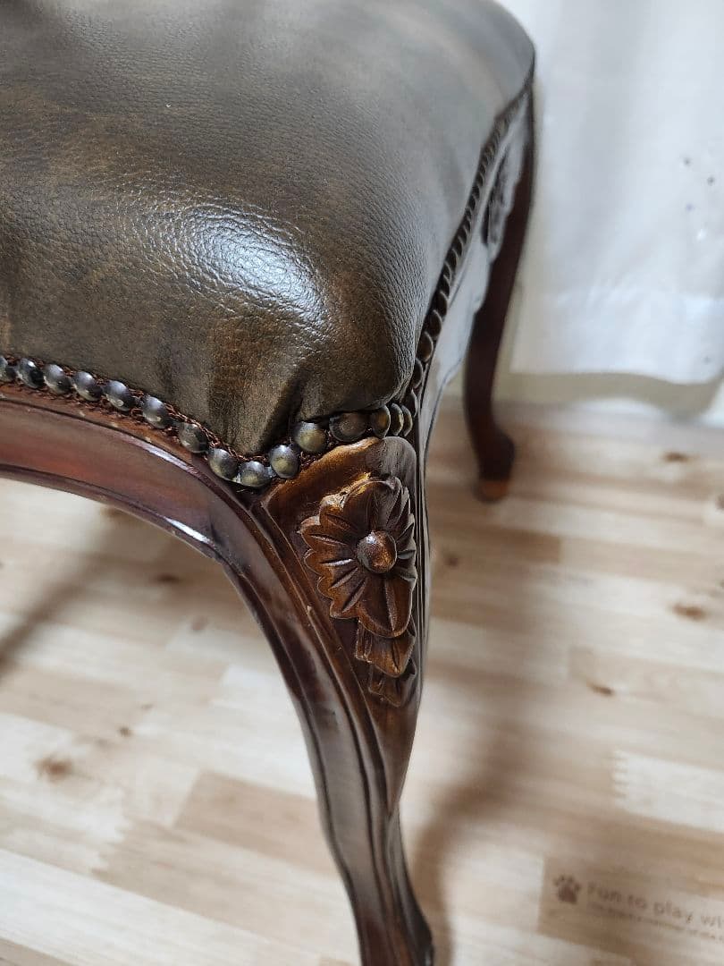 装飾的な彫刻付きブラウン椅子アンティークチェア