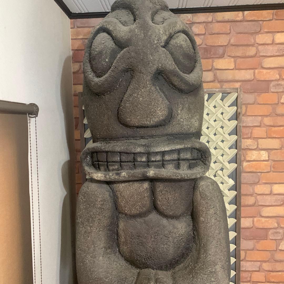 ⓵石材製トーテムポール風彫刻像 約200センチ