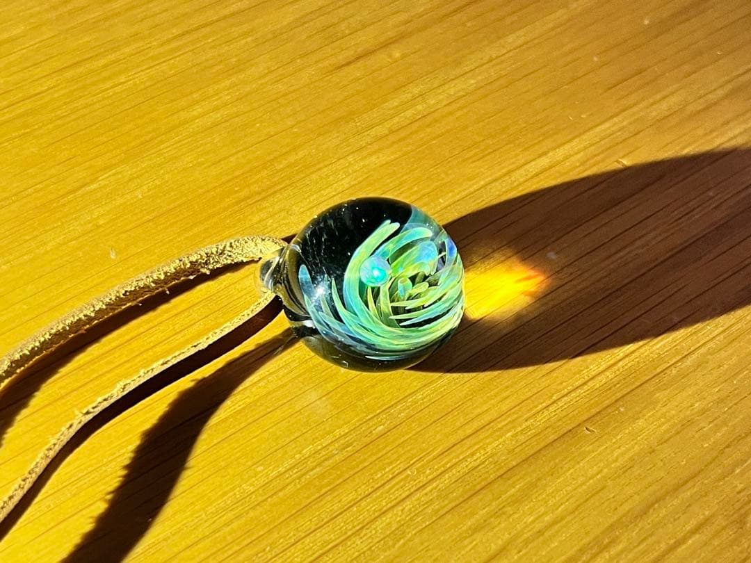 ハンドメイド ガラス ネックレス　宇宙ガラス 渦巻き模様