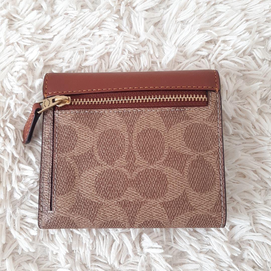 未使用品　COACH　コーチ　三つ折り財布　シグネチャー　ブラウン　C2329