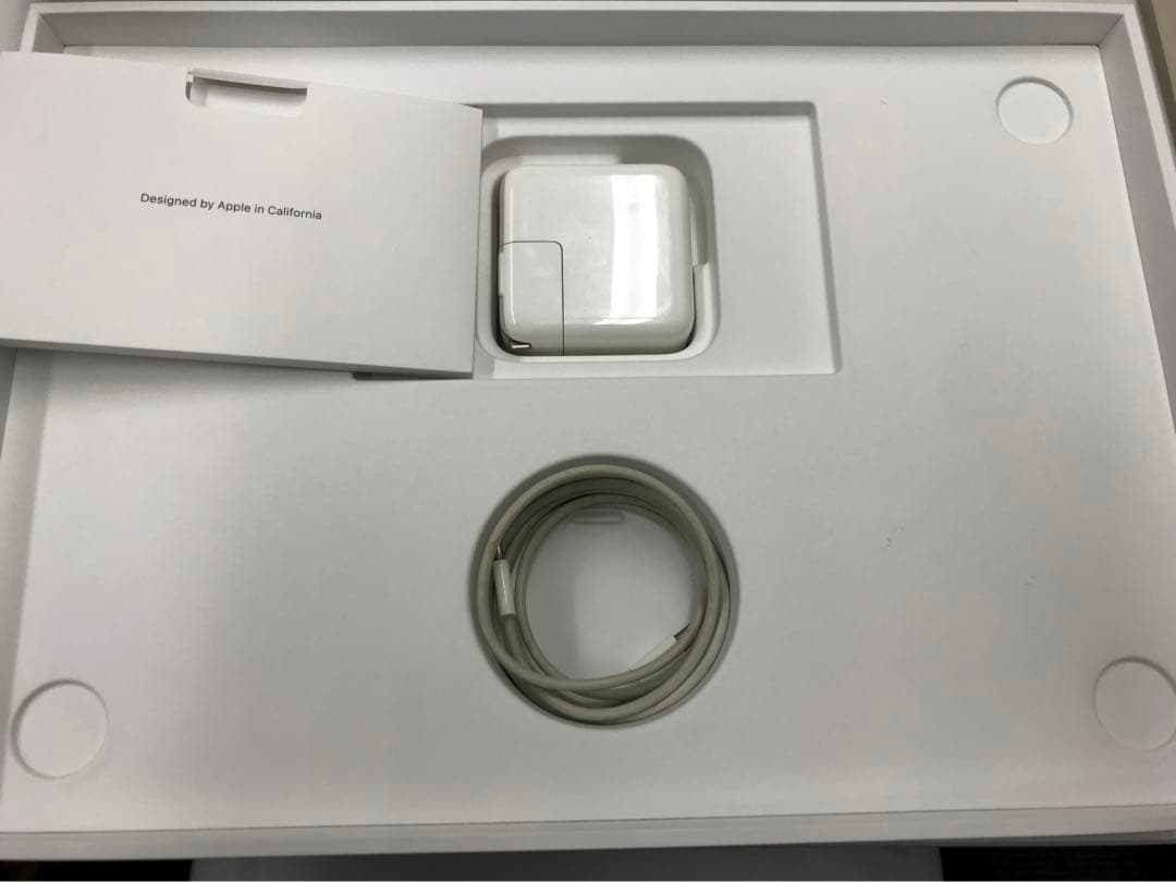 MacBook Air 13-inch シルバー