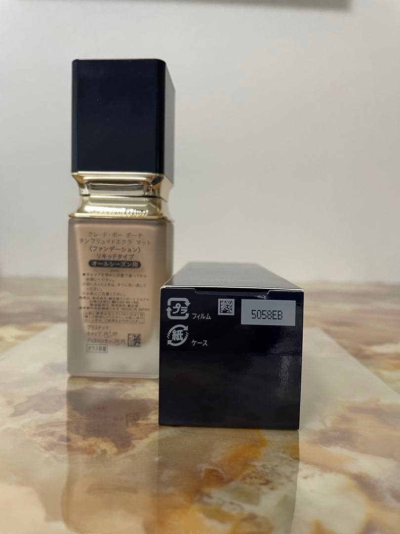 タンフリュイドエクラ マット　オークル10 クレドポーボーテ