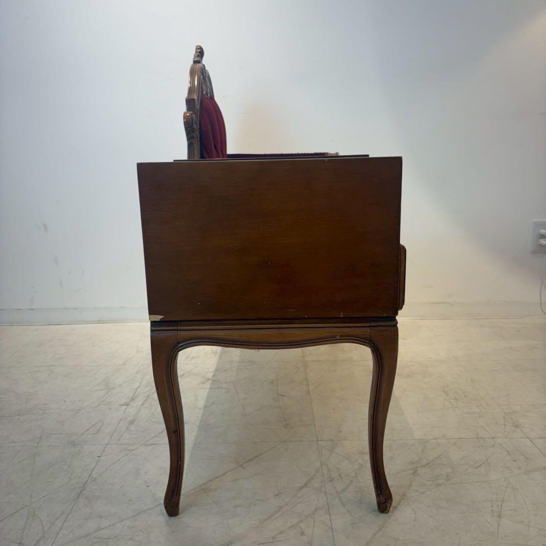 ビクトリアンスタイル ワインレッド　猫足ソファー　アンティーク　引き出し付き