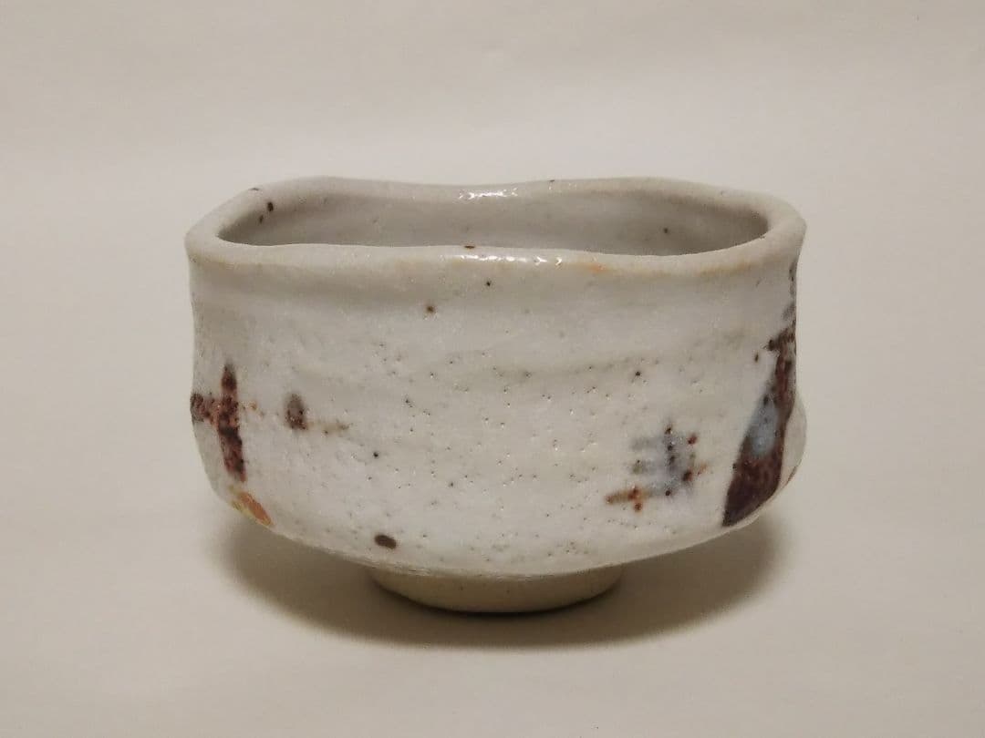 佐々木八十二作　志野茶盌　共箱有