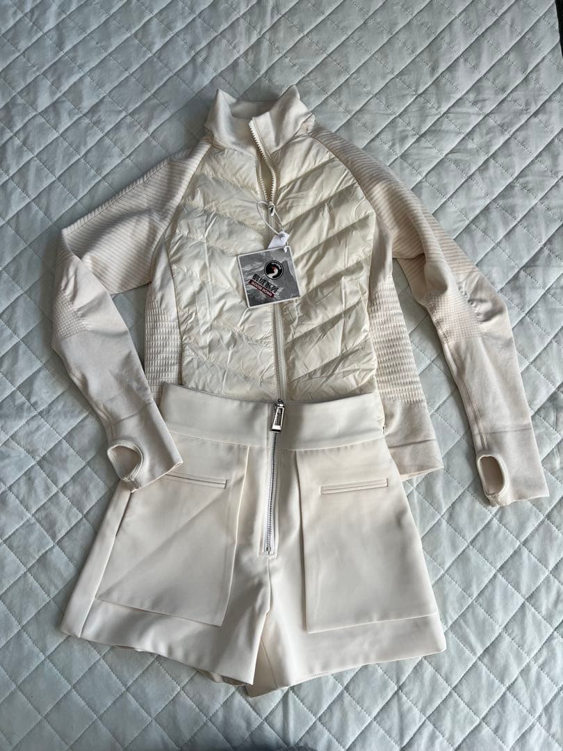 セットアップ　レディースゴルフダウントップス、キュロットセットアップ