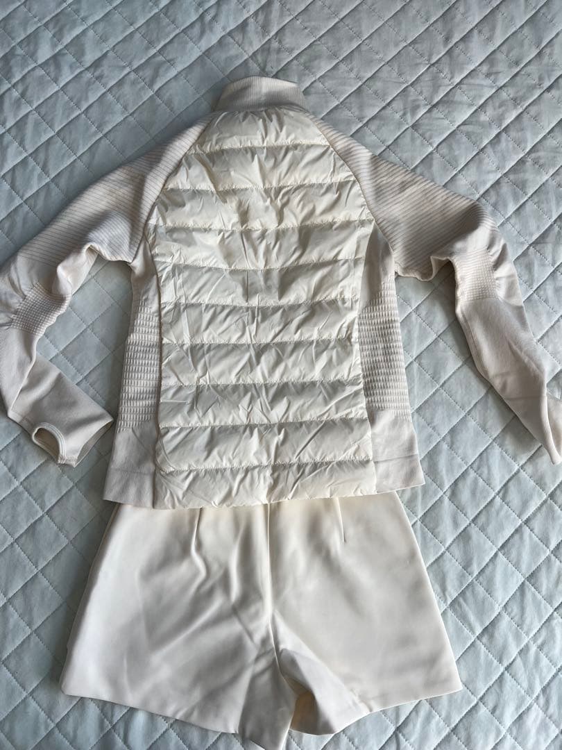 セットアップ　レディースゴルフダウントップス、キュロットセットアップ