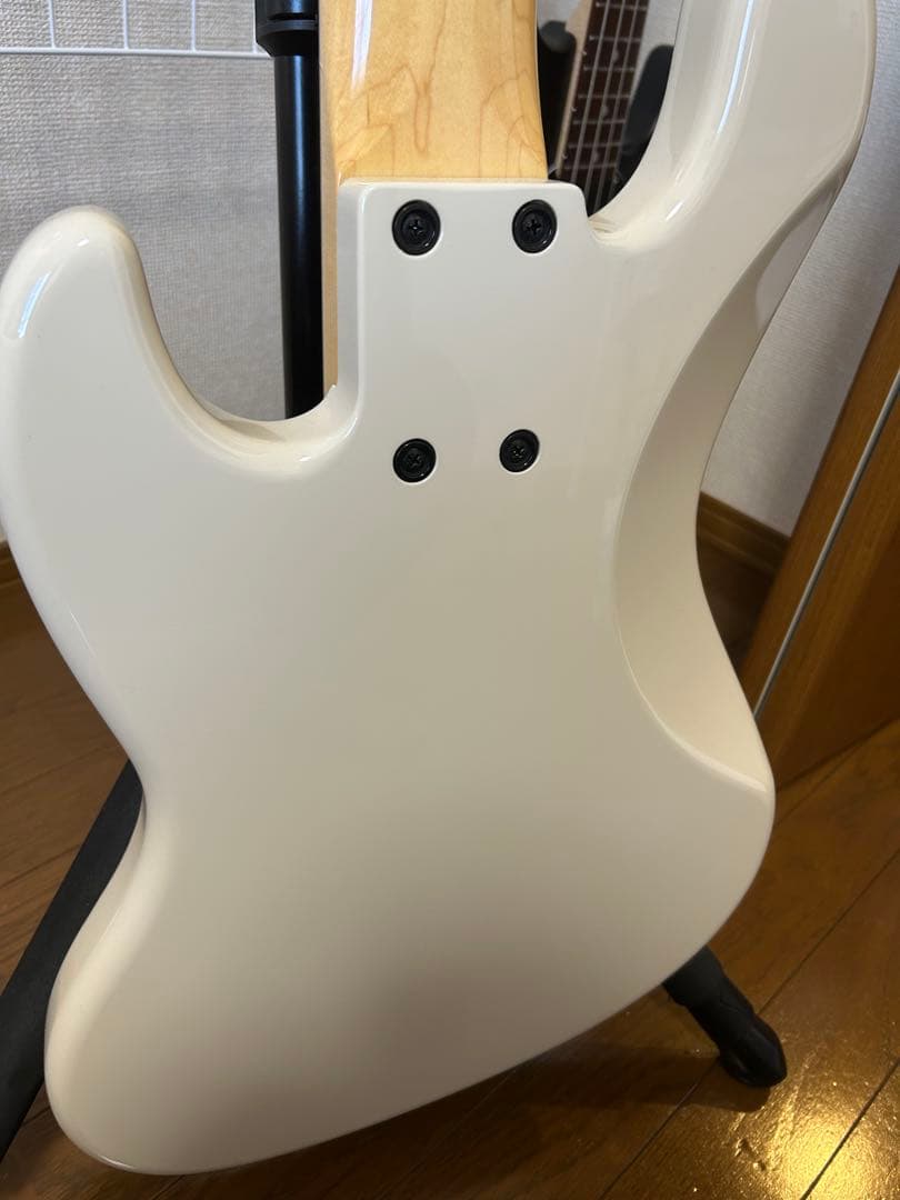 美品　FGN エレキベース ホワイト
