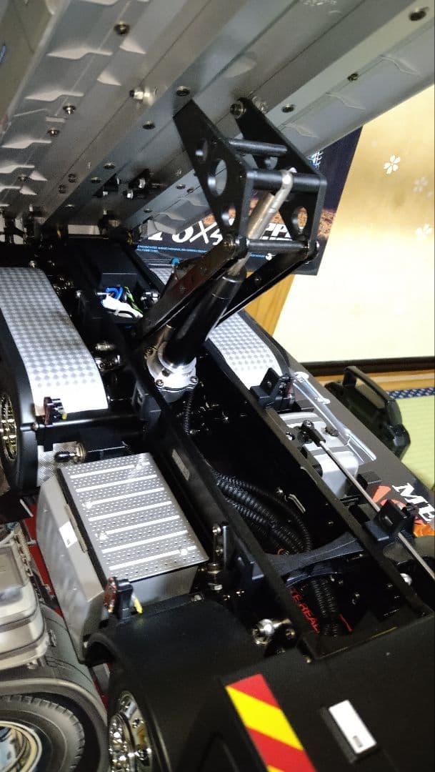 1/14RC メルセデス・ベンツ アロクス 4151 8x4 ダンプトラック