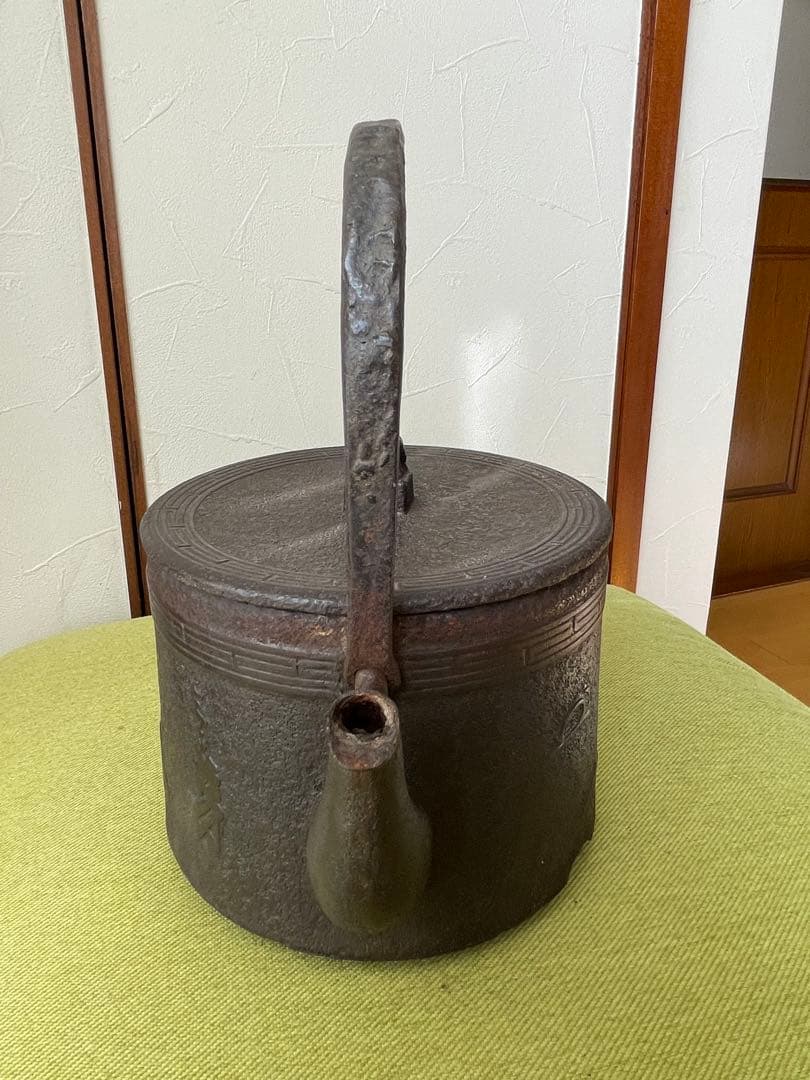 [時代物] 南部鉄瓶　鈴木盛久造　広口筒形　獅子摘み　1.5L