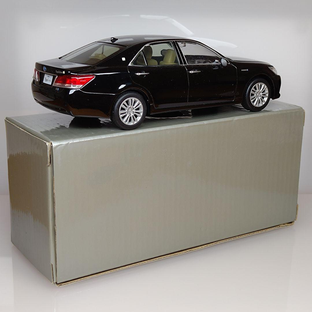 トヨタ クラウン ロイヤルサルーン 210 カラーサンプル 202ブラック