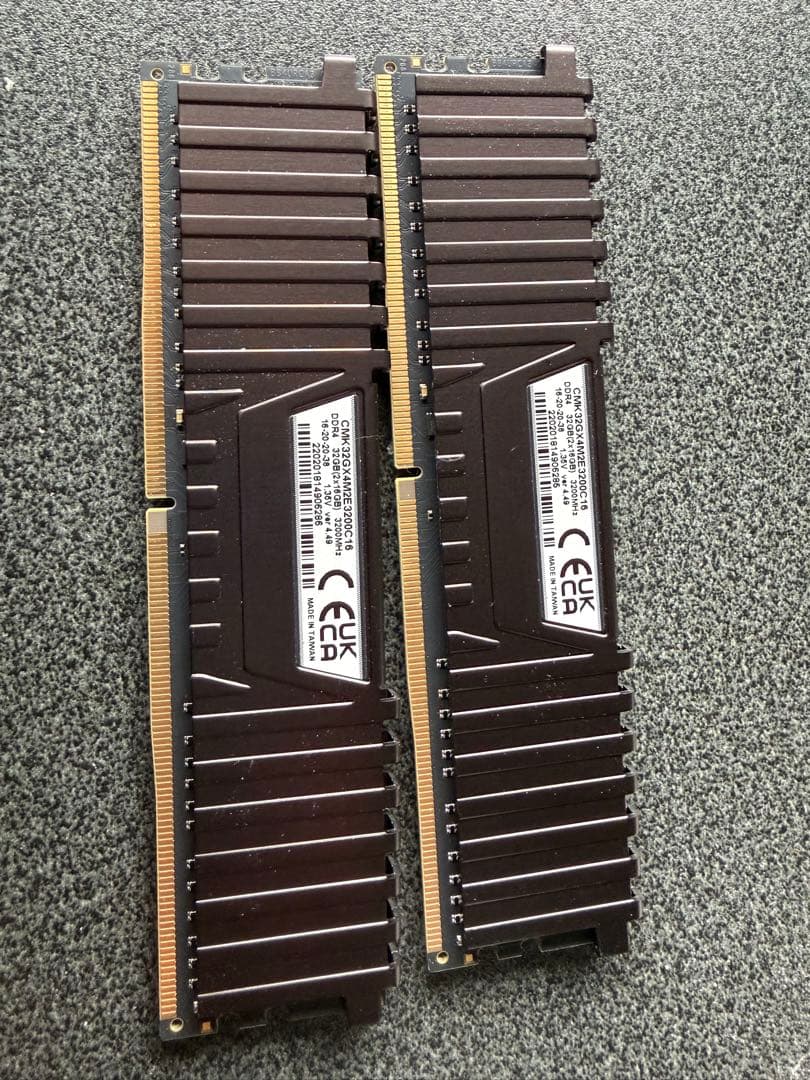 メモリー CMK32GX4M2E3200C16