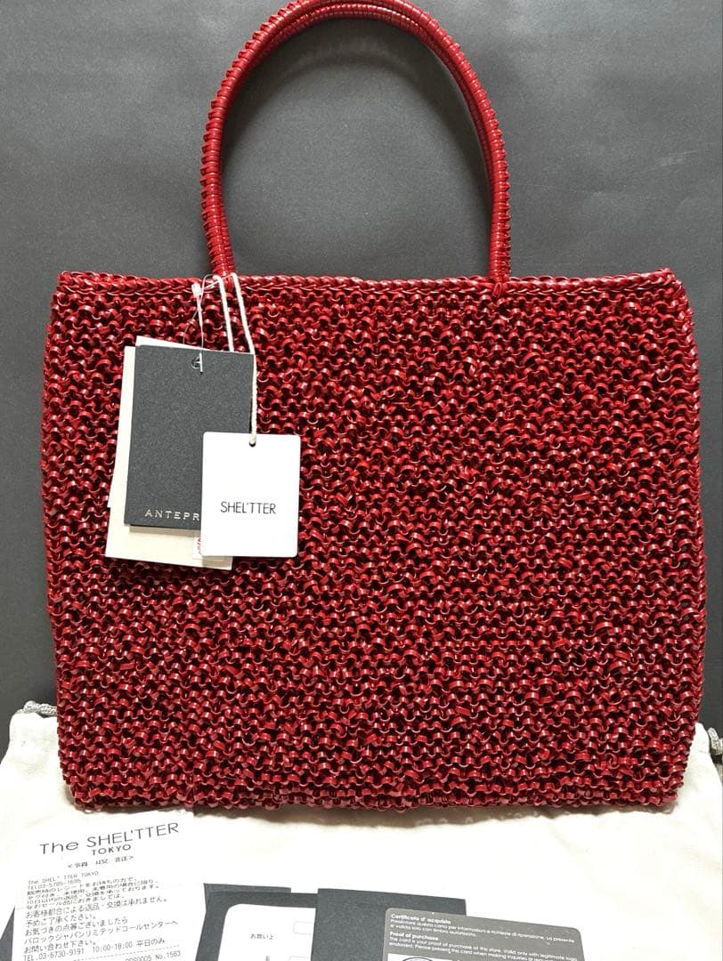 アンテプリマ ハローキティ/スクエア ラージ/マットレッド 新品未使用品