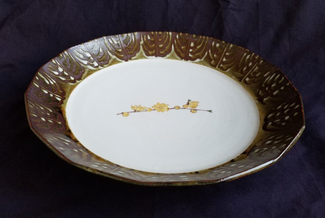 豊福誠 作 色絵磁器レンギョウ文皿 (未使用 新品同様)