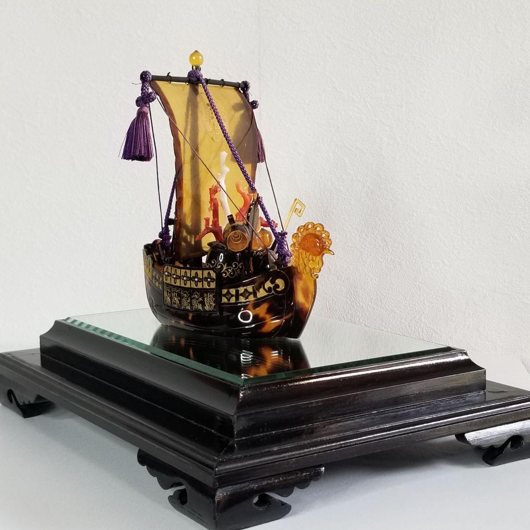 本鼈甲　べっ甲　鳳凰宝船　置物　血赤珊瑚、白珊瑚　ガラスケース　縁起物　オブジェ