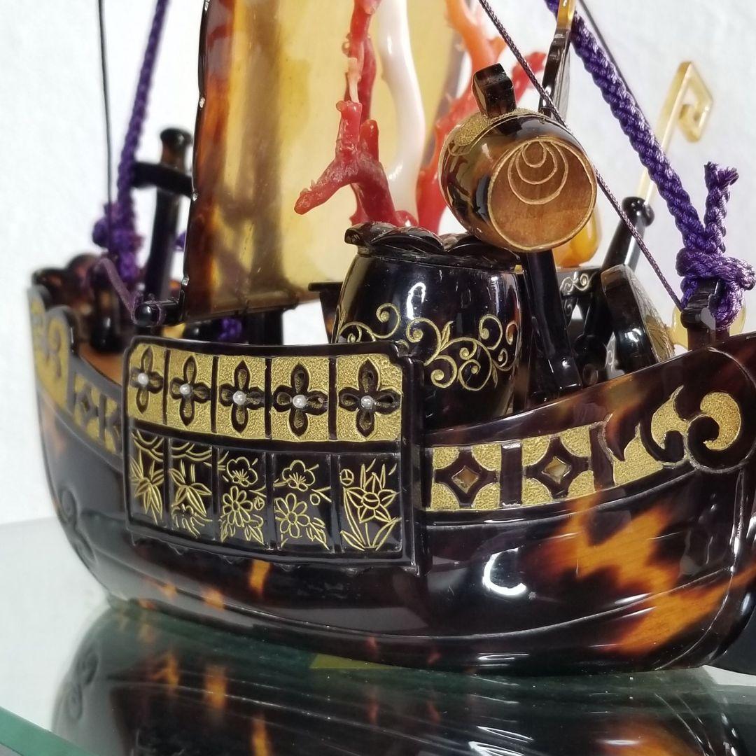 本鼈甲　べっ甲　鳳凰宝船　置物　血赤珊瑚、白珊瑚　ガラスケース　縁起物　オブジェ