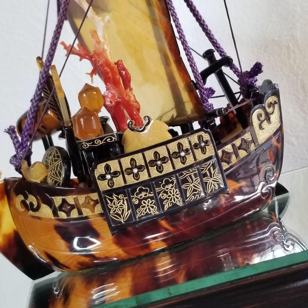 本鼈甲　べっ甲　鳳凰宝船　置物　血赤珊瑚、白珊瑚　ガラスケース　縁起物　オブジェ