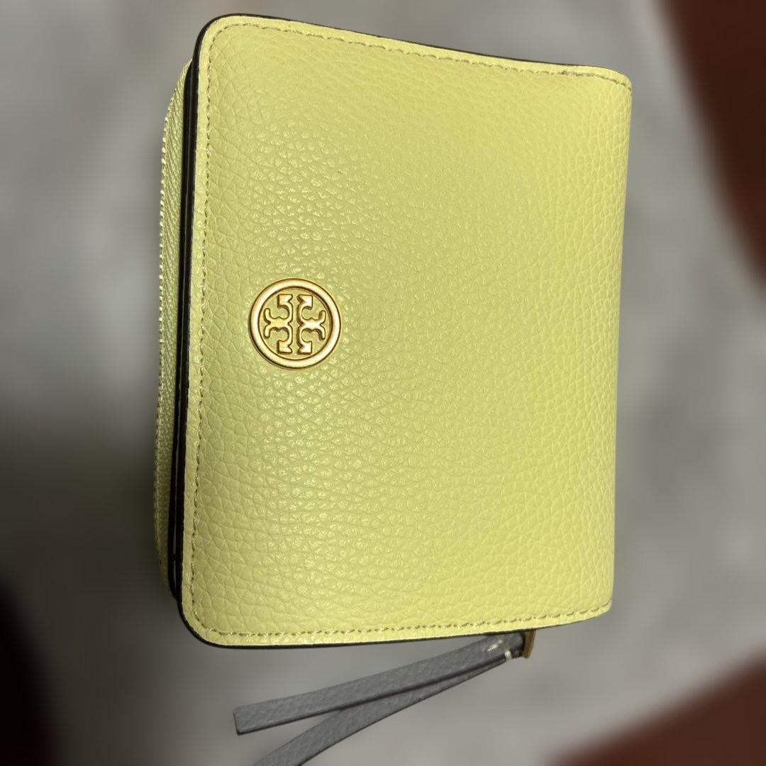 トリーバーチ　イエロー レザー 二つ折り財布