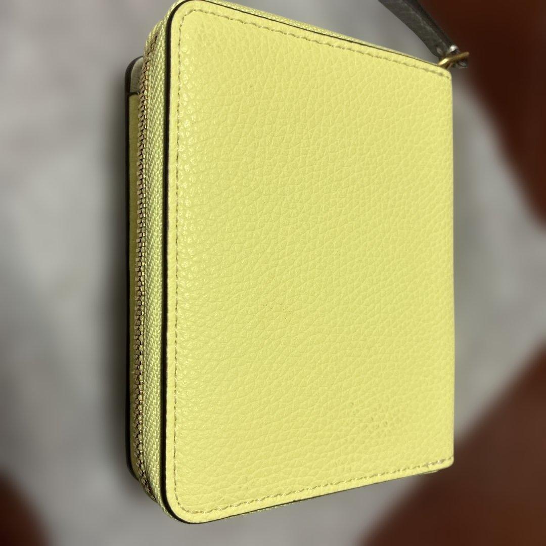 トリーバーチ　イエロー レザー 二つ折り財布