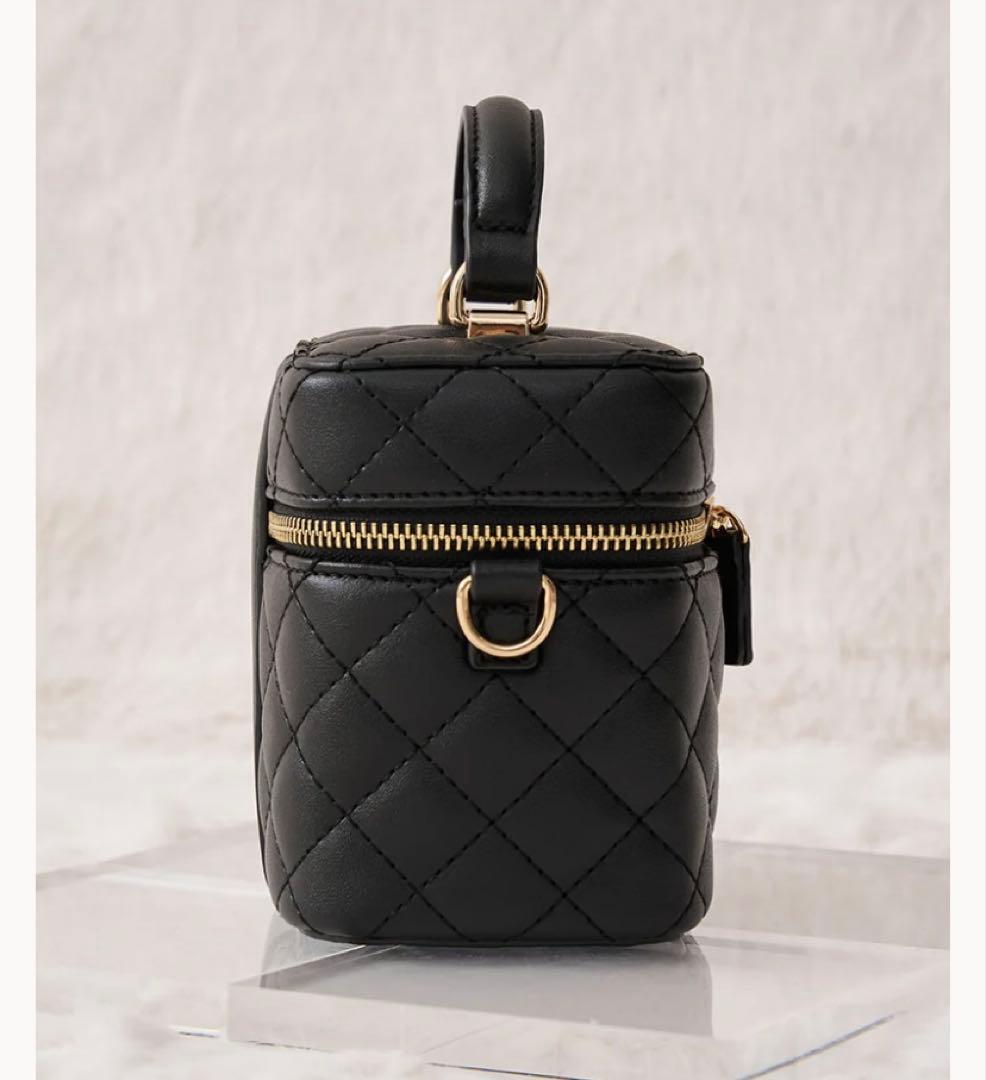 ダーリッチ ゴールドパーツキルティングスクエアミニバッグ