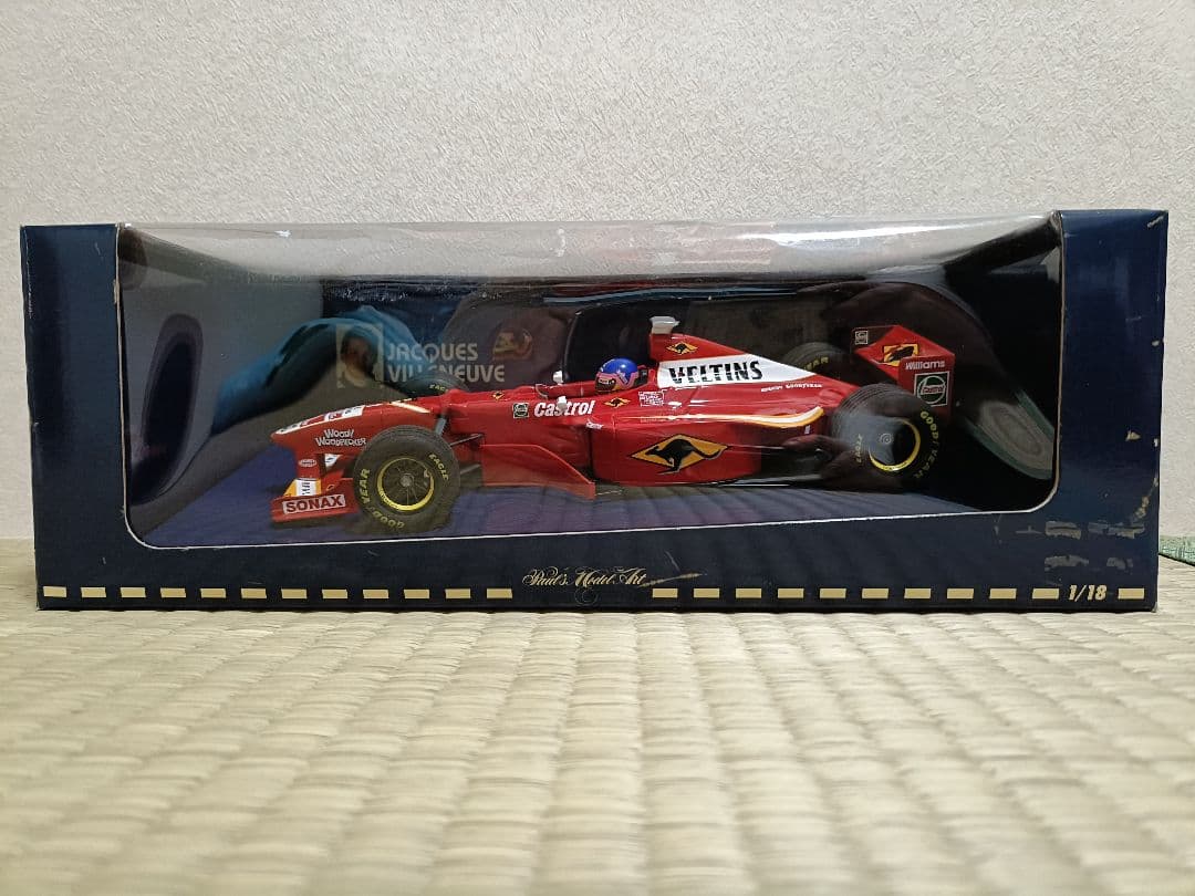 F1　Jacques Villeneuve 1/18 ミニカー