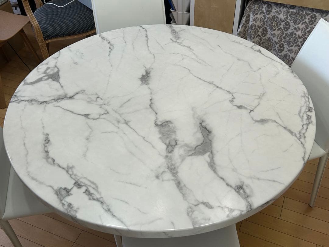 ◾️金髪◾️円形ダイニングテーブル 大理石風
