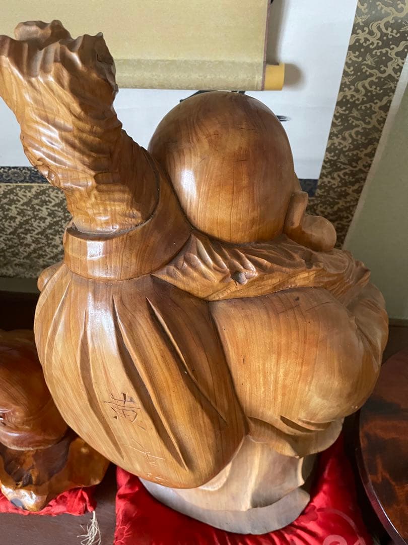 美品　骨董品　高級木彫り　大黒様　木製の笑顔の仏像セット　木彫り　赤い座布団付き