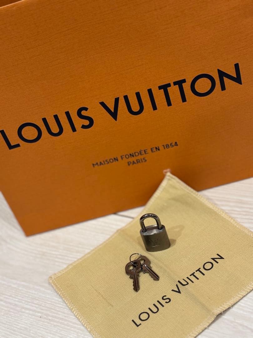 ルイヴィトン 美品 パドロック 南京錠 No.322 ブラックシルバー 鍵X2