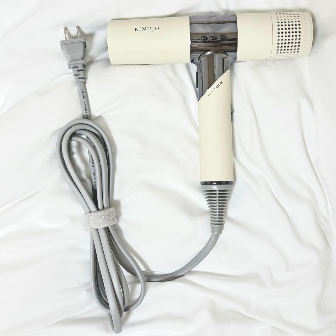 【美品・動作確認済】　絹女　ヘアドライヤー　KINUJO KH301 ホワイト