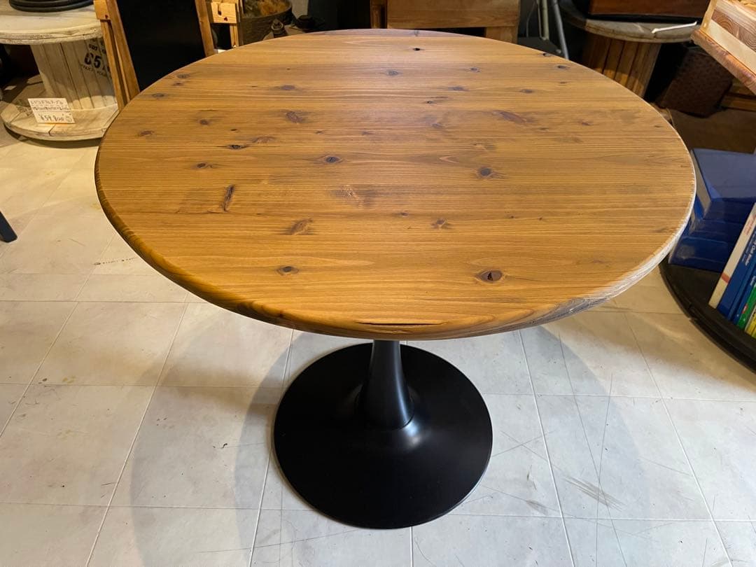 円形木製テーブル　テーブル　リビングテーブル　ダークウォールナット　丸型　円卓