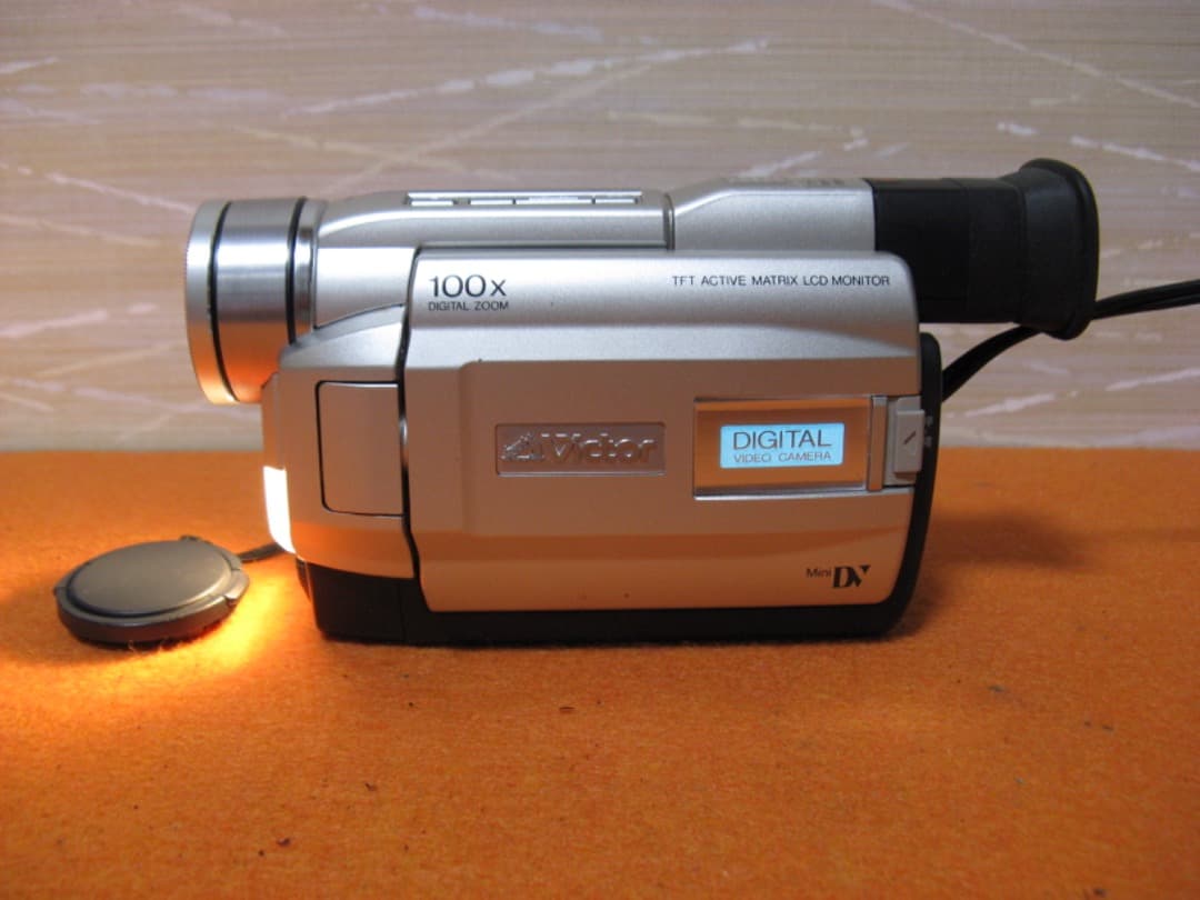 動作OK!☆VictorのMiniDV/デジタルビデオカメラ・GR-DVA10