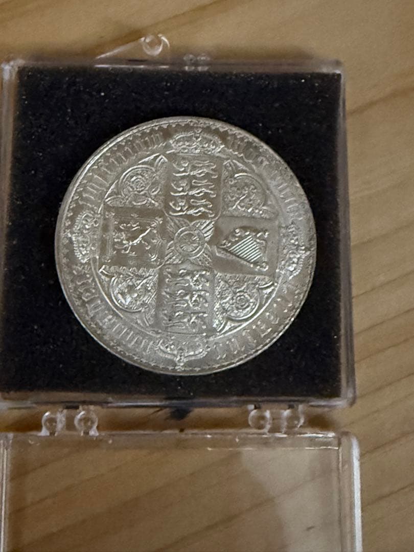 1847年イギリス　ゴシッククラウン　 28.24g 銀貨保証