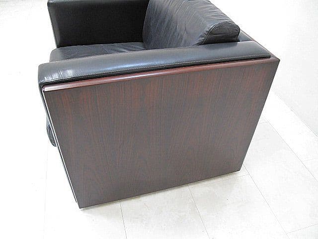 オカムラ 1人掛けソファ 本革張地/ローズウッドフレーム 　応接ソファ