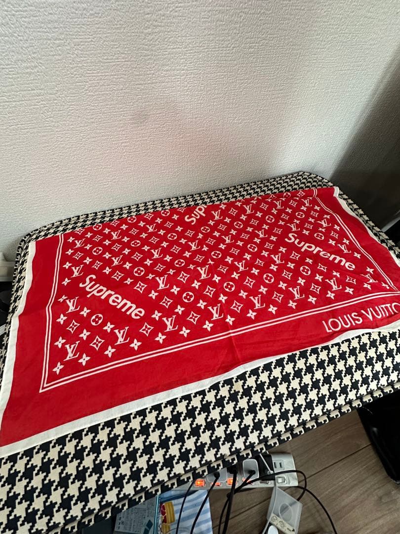 Supreme Louis Vuitton バンダナ 赤