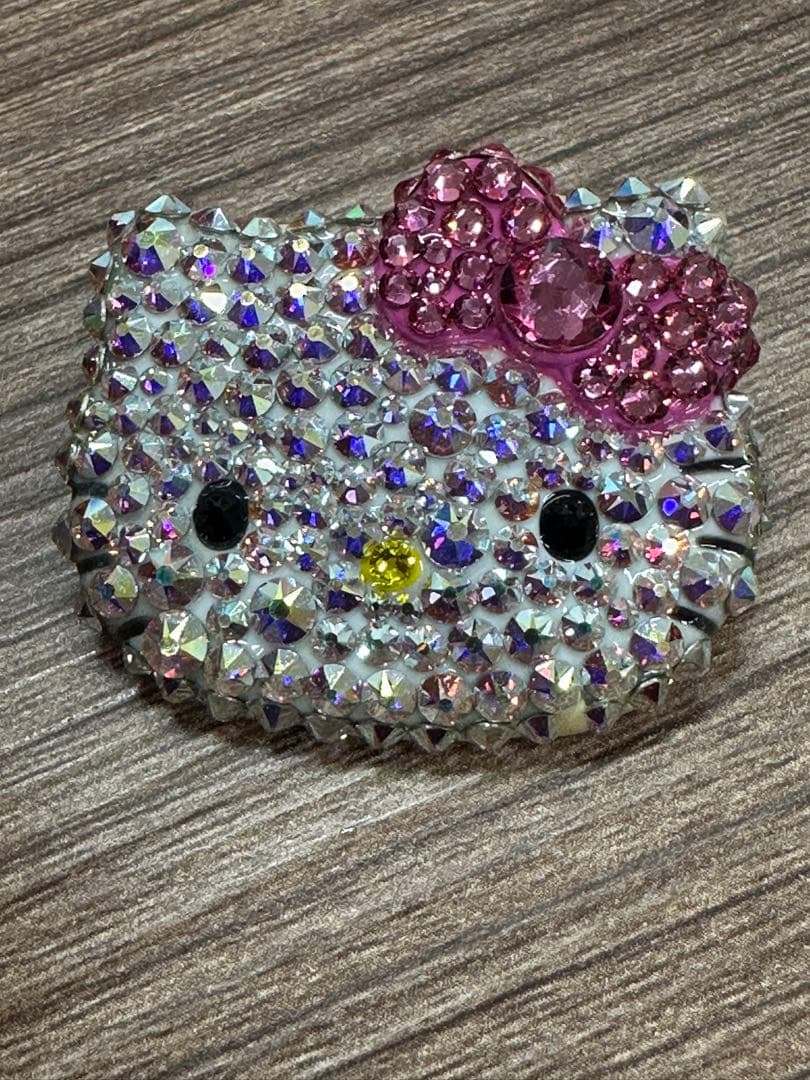 トロ‼️Bling Me! ハローキティ スワロフスキー　ブローチ