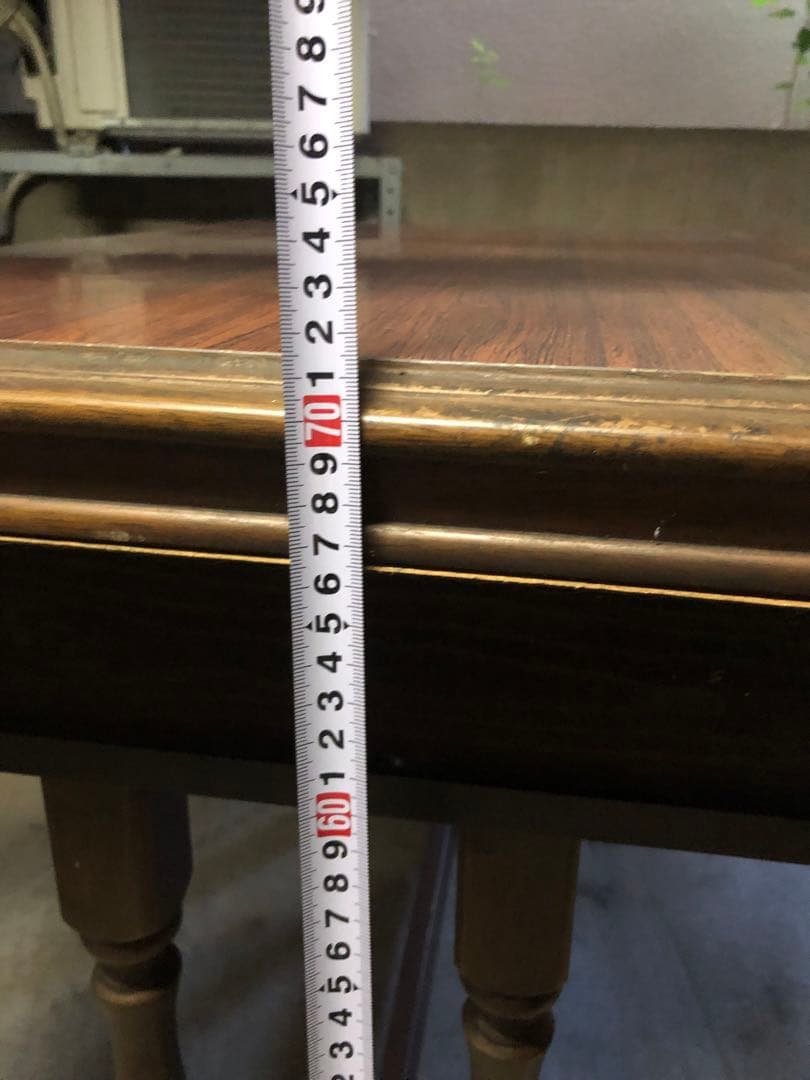 木製ダークブラウンテーブル