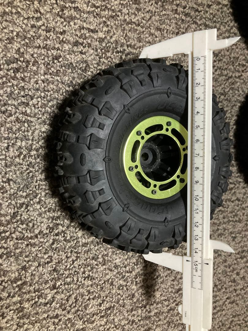 クローラー　ラジコン　タイヤ　ビードロック　2.2インチ