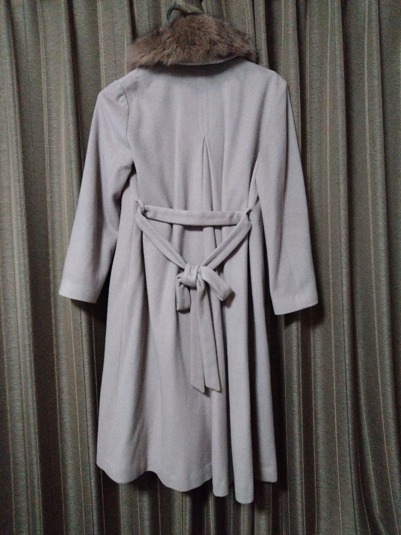 Apuweiser-riche ファー付き ベルテッド ロングコート モカ