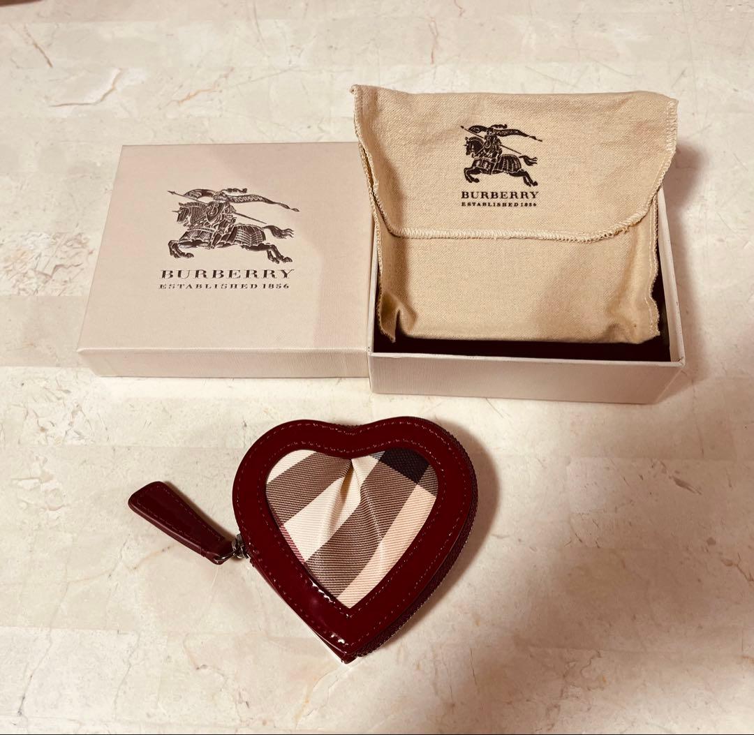 Burberry ハート型ケース レッド