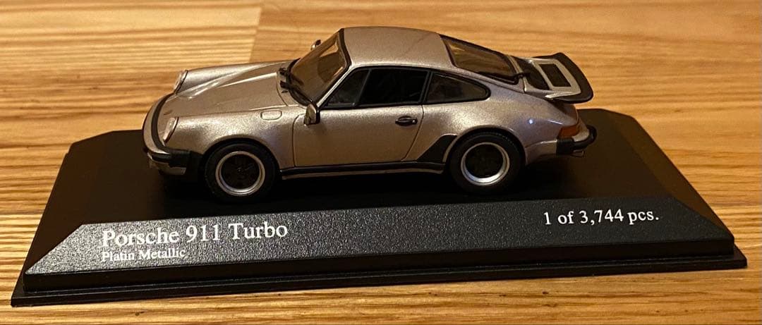MINICHAMPS ポルシェ911 Turbo 1977 1/43