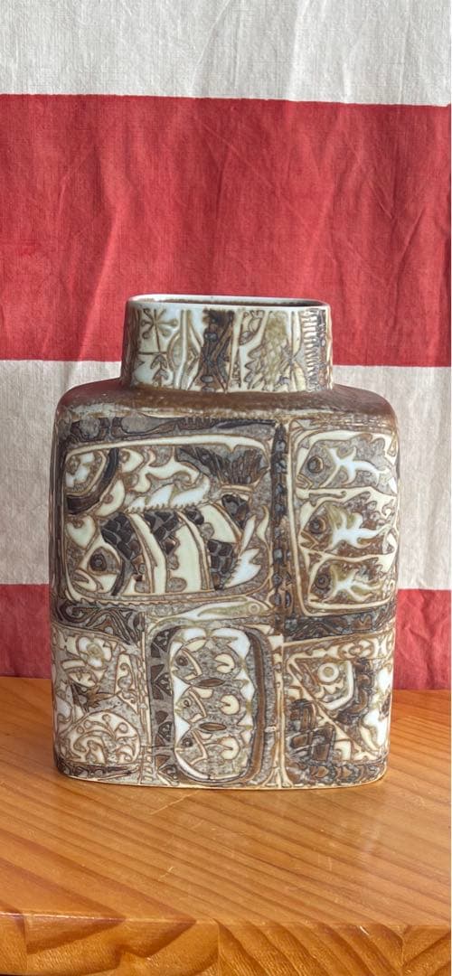 ☆花瓶、ロイヤルコペンハーゲンBACAシリーズ、魚模様、茶系、中古品。