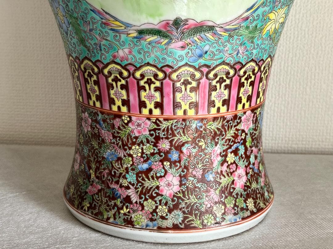 【海】粉彩 乾隆年製 満面手絵 開窓 人物庭園図 特大花瓶 70年代 中国美術品