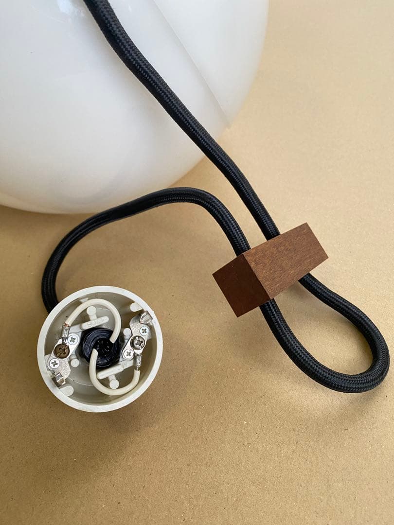 ペンダントライト　ホワイト系　フラワーペンダント　レトロ　天井照明　リペア済み