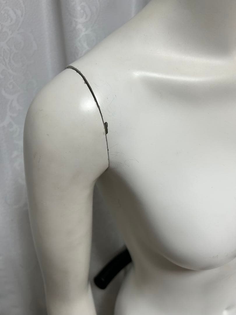 女性用ホワイトマネキン（座り）